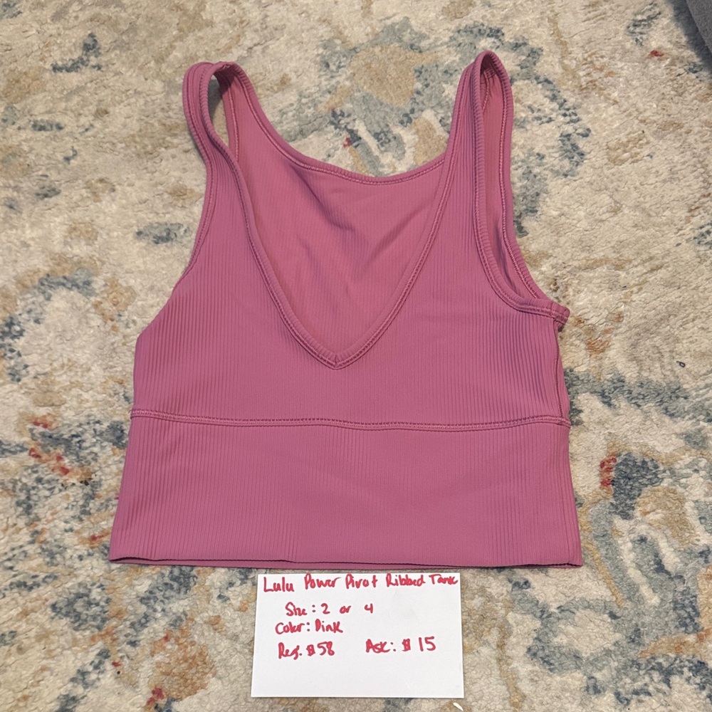 Lululemon Power Pivot ribbed Tank Size is 2 or 4
